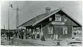 Hållplats anlagd 1895. Envånings stationshus i trä.