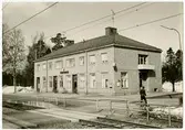 Stationshus, tvåvånings i tegel, uppfört 1939.