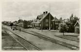 Station anlagd 1921. En- och enhalvvånings stationshus i trä. Omfattande reparationer 1945.