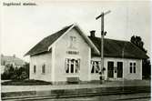Före ombyggnad.
Station anlagd 1897. Envånings putsad stationsbyggnad med två gavlar mot banan .
WTJ , Växjö - Tingsryds Järnväg