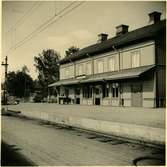 Station anlagd 1878. Tvåvånings stationshus i trä. Mekanisk växelförregling