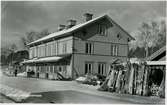 Station anlagd 1878. Tvåvånings stationshus i trä. Mekanisk växelförregling