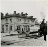 Stationen.
Stockholm - Västerås - Bergslagens Järnväg.
SWB Bb1 53 
