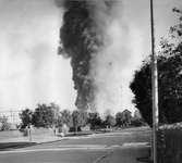 Rök från explosionen av ett tyskt ammunitionståg vid Avesta Krylbo station.