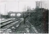 Krylbo järnvägsstation. Vägbrobygget i norra ändan av bangården.