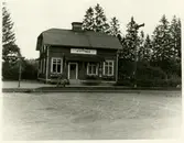 Hållplats anlagd 1896. Det ursprungliga huset nedbrann 1907. Samma år byggdes nytt stationshus. En och en halvvånings byggnad  i trä. Mekanisk växelförregling. Upphörde 1960-09-01.