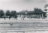 Stationen öppnad 1901 med ett stationshus i trä, som ansågs vara ett provisorium tills banan dragits in till Kristianstad C. Nytt stationshus byggdes dock först 1954-55, varefter det gamla revs. Namnet ändrades senare till Öllsjö.