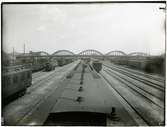Text på fotot Gatuviadukt över bangården i Malmö. Järnvägsspåren ombyggda 1931-1932. Ny bild bör tagas. Vyn tagen från söder.