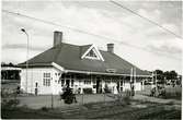 Station, utmed linjen Stockholm-Uppsala, uppförd 1876.