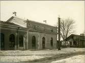 Text på bilden - Tillhör årsrapporten 1916. Tillbyggnad av stationshuset utförd 1916.