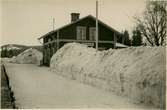 Håll- och lastplats anlagd 1889.Stationshus i trä, mekanisk växelförregling. Trafikplatsen nedlagd 1979.