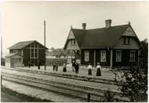 Bergslagernas Järnvägar, BJ, Pressebo var hållplats från 1877 till 1906, stationen bytte namn 1906 till Prässebo när den blev station.