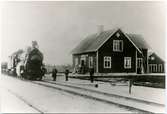 Statens Järnvägar, SJ Ma 658 och tåg 667, vid Rensjöns station.