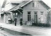 Station öppnad 1866. Tvåvånings stationshus av trä byggt efter Habomodellen. Första stationsföreståndare var P.A. Petersson som var aktiv under tiden 1866-1869. Stationen fick 1932 eldriften. Persontrafiken tog slut 1973. Stationen nedlagd 1990.