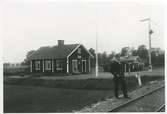 Snappahem 1916. Stationsföreståndare, F.A. Dahl. 
Algot Dahl.