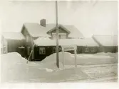 Storumans stationshus, vinterbild.