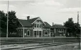 Vykort från Pressbyrån. Stationshus och ställverk.