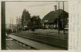 Uttrans station en söndag 1920 besökande till Söderby sjukhus.