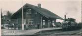 Ödskölds station. Uddevalla-Lelångenbanan, ULB. Banan öppnades 1895 och övergick till Statens Järnvägar, SJ 1940. Bytte namn från Iväg till Ödsköld 1913. ULB Ånglok 2 COT.