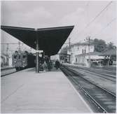 Örebro bangård. Statens Järnvägar, SJ. Eldrift 1932. Möjligen SJ Ds 317.