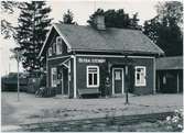 Östra Stenby station. Vikbolandsbanan, VB. Bandelen Kummelby-Askösund. Öppnad 1894 och övergick till Statens Järnvägar, SJ 1950. Nedlagd 1960.