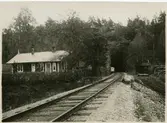 Dalslands Järnväg, DJ. Banvaktstugan vid Teåkers tunnel.