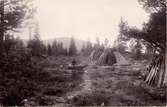 Petrus Melanders fotografi av en Lappkåta vid fjället  Dundret  i Gällivare.