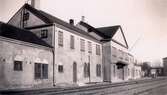 VGJ, Västgöta-Göteborgs Järnvägar station vid lilla Bommens torg. Det äldsta stationshuset.