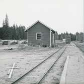 Kianäs station, Mönsterås Järnväg .
Foto taget från den nedlagda bandelen Sandbäckshult - Fagerhult.
Trafiken nedlagd 1959-09-01