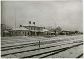 Stationshuset från spårsidan efter ombyggnad, tillbyggd 1924.