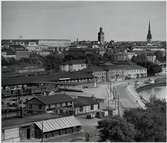 Vy mot slottet och tyska kyrkan, gamla ilgodset i förgrunden.