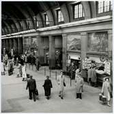 Kioskerna i centralhallen.