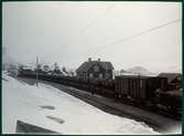 Malmtåg med vagnarna, Statens Järnvägar, SJ M2 6478, SJ M2 15476 (sist), Finka G1F 18873, SJ 17278 vid Torneträsk station.