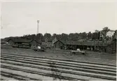 Tomteboda. Statens Järnvägar, SJ. Lokstallarna med ånglok och godsvagnar.