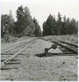 Vid Vackerslätts station vid nedläggning av bandelen Sandbäckshult - Fagerhult. Klotväxel i förgrunden.