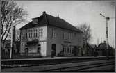 Vallåkra station efter ombyggnaden. År är okänt, men mejeriet i bakgrunden revs 1935.