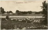 Uddevalla - Vänersborg - Herrljunga Järnväg, UVHJ. Stavningreformen utfördes mellan 1889 - 1906 då många gamla namn fick nya stavningar såsom Wedum till Vedum.