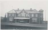 Stationen öppnad  1877 för allmän trafik. 1902  flyttades stationshuset till sin nya plats, en bit närmare staden. Stationshuset ersattes med ett nytt på 1950-talet.  Godstrafiken upphörde 2008. På fotot syns det gamla stationshuset.