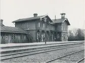 Stationen anlades 1862. Vingåker station hade stationshus av en lite mer ovanlig modell. Ett imponerande 
