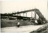 Gångbro i Örebro som blev riven 1936 och var byggd 1889.