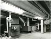 Ett av vagnhallens fyra apparatrum för värmeteknisk utrustning. Ett avisningsaggregat syns till vänster i bild, Hagalund.