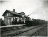 Norberg station, vid sekelskiftet.
Text på baksidan identifierar eldaren som 