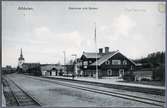 Älvdalens station och kyrka i bakgrunden.