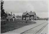 Hålbergslidens station. Statens Järnvägar, SJ. Öppnades som hållplats 1928 och är numera nedlagd.