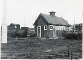 Vy över Avträdeshuset vid Porjus Station.