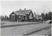 Hållplatsen vid Aronsjölids station anlades 1927, stationen är envånings hus byggt i trä.