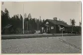 Envånings stationshus i trä. Hållplats till 1940, rälbuss hållplats från 1958 - 1960.