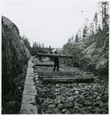 Rälsläggning vid inlandsbanans enda järnvägstunnel, strax utanför Jokkmokk. Sträckan Sorsele - Jokkmokk.