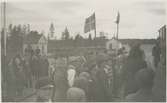 Skolbarn som uppvaktade med sång å Slagnäs bangård vid festtågets passerande den 30 september 1933 i anledning bandelens Arvidsjaur - Sorsele öppnande för allmän trafik.