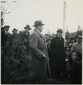 Sammanspikning av inlandsbanans sista skenor i september 1936.
Generaldirektör, Axel Granholm.